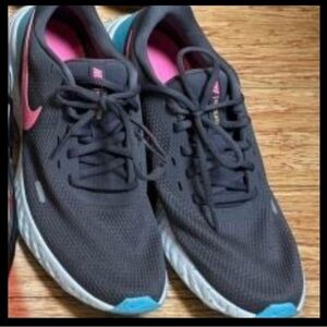 Nike grey and Pink Sneakers Sleek Design
